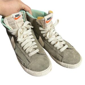 Nike Gray and Turquoise Suede Vintage Look High-top  Sneakers Size 8.5